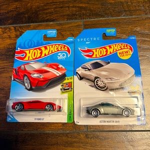 Hot Wheels Bundle Set 007 Spectre Card, 2017 Ford GT 50 Edition